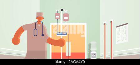 Männlicher Arzt Anästhesisten Holding dropper Medizin Gesundheitswesen Konzept Krankenhaus medizinische Klinik Flur Interieur voller Länge horizontale portrait Flachbild Vector Illustration Stock Vektor