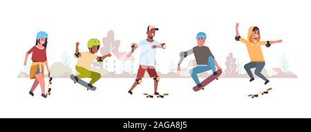 Skater, die Tricks im öffentlichen Skate Board Park skateboarding Konzept mix Rennen jugendliche Spaß reiten Skateboards Landschaft Hintergrund Flachbild voller Länge horizontale Vektor illustration Stock Vektor