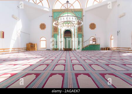 Kalibunar Moschee in Travnik, Bosnien und Herzegowina, Interieur, Januar 2019. Stockfoto