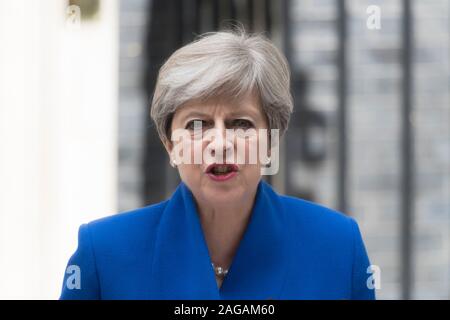 2017 allgemeine Wahlen - Der britische Premierminister, Theresa kann und ihr Ehemann Philip kann, außerhalb 10 Downing Street die offizielle Residenz und den o Stockfoto