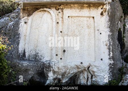 Assyrische Stelen, Archäologische Tal von Nahr el-Kalb, in der Nähe von Beirut, Libanon Stockfoto