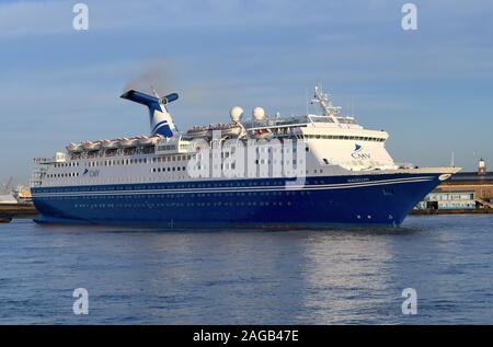 Kreuzfahrtschiff MV Magellan ist Teil der CMV-Flotte. Sie ist dargestellt in London International Cruise Terminal ankommen, Tilbury kurz nach Sonnenaufgang. Stockfoto