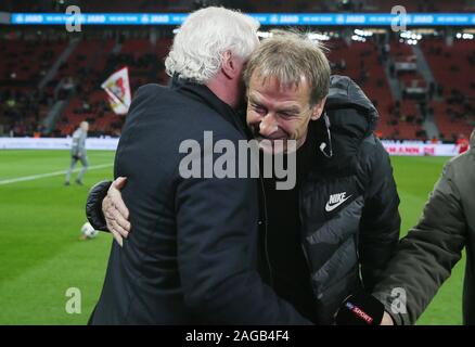 Leverkusen, Deutschland. 18 Dez, 2019. firo: 2019/2020 18.12.2019 Fußball 1.Bundesliga: Bayer Leverkusen - Hertha BSC Berlin Trainer Jürgen Klinsmann, mit voller, Manager Rudi Voeller | Verwendung der weltweiten Kredit: dpa/Alamy leben Nachrichten Stockfoto