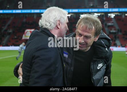 Leverkusen, Deutschland. 18 Dez, 2019. firo: 2019/2020 18.12.2019 Fußball 1.Bundesliga: Bayer Leverkusen - Hertha BSC Berlin Trainer Jürgen Klinsmann, mit voller, Manager Rudi Voeller | Verwendung der weltweiten Kredit: dpa/Alamy leben Nachrichten Stockfoto