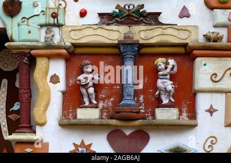 Volkskunst Fassade des Musée du Phonographe et la la Musique Mécanique, phonographe oder Gramaphone Museum, Sainte-Maxime Var Provence Frankreich Stockfoto