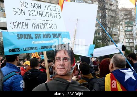 BARCELONA, 18-12-2019. LaLiga 2019 / 2020 Datum 10. Barcelona-Real Madrid. Tsunami demokratischen Manifestation Stockfoto