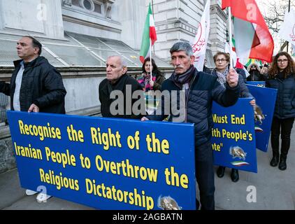 Iraner protestieren in London in der Sympathie mit und unterstützt die Demonstrationen im Iran in der Opposition gegen die Politik der iranischen Regierung und brutale Regime Stockfoto