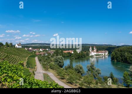 Landschaft mit dem Rhein, Rheinau Kloster Insel und Saint Nicholas Berg Kirche, Rheinau, Kanton Zürich, Schweiz, Europa Stockfoto