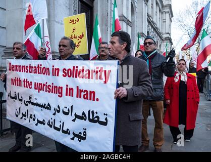 Iraner protestieren in London in der Sympathie mit und unterstützt die Demonstrationen im Iran in der Opposition gegen die Politik der iranischen Regierung und brutale Regime Stockfoto