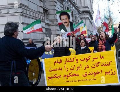 Iraner protestieren in London in der Sympathie mit und unterstützt die Demonstrationen im Iran in der Opposition gegen die Politik der iranischen Regierung und brutale Regime Stockfoto