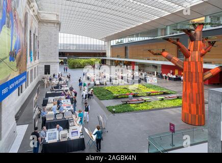 Atrium, zwischen den neuen und alten Gebäuden, Cleveland Museum of Art, Cleveland, Ohio, USA Stockfoto