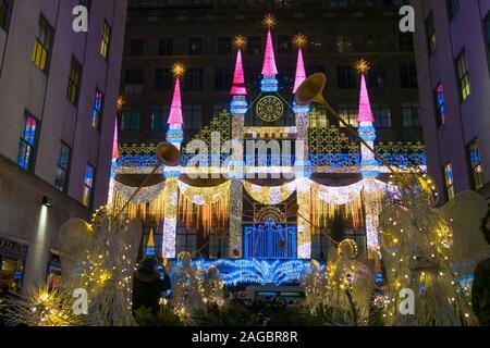 Saks Fifth Avenue's Holiday Licht und Ton Display, NEW YORK CITY, USA Stockfoto