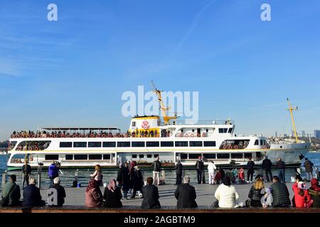 Istanbul, Türkei. Üsküdar Hafen Stockfoto