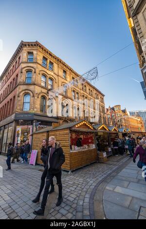 Manchester, Großbritannien - 29 November 2019: Weihnachtsmärkte in Manchester um St Anns Square Stockfoto