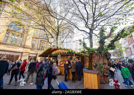 Manchester, Großbritannien - 29 November 2019: Weihnachtsmärkte in Manchester um St Anns Square Stockfoto