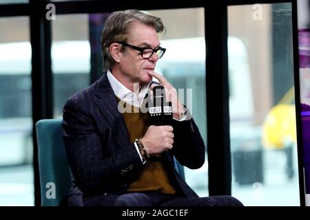 New York, NY, USA. 18. Dezember, 2019. Harry Hamlin am bauen Lautsprecher Serie: Diskutieren Joshua Ravetch von neuen Spielen", einem November Yankee' am Bau Studio. Quelle: Steve Mack/Alamy leben Nachrichten Stockfoto