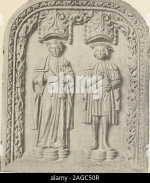 . Objets d'Art et de haute curiosité de l'Antiquité, du Moyen Age et de la Renaissance. Nr. 819. ! 26-devant de Coffre. A la Partie centrale panneau de ce qui est le aperçoit fragmenté, auf Christus vertraut avec la Samaritaine. A droite et à gauche, Dans deux Grands panneaux sind figurés rectangulaires, Samson, déchirant unlion, puis terrassant Saint Michel Le Dragon. Chacun de ces derniers Sujets médaillon estinscrit dans un circulaire inscrit Lui-même dans un panneau rectan -. - 37 - gulaire que cantonnent médaillons circulaires dautres dans lesquels onaperçoit des Profils dhommes et de femmes Stockfoto