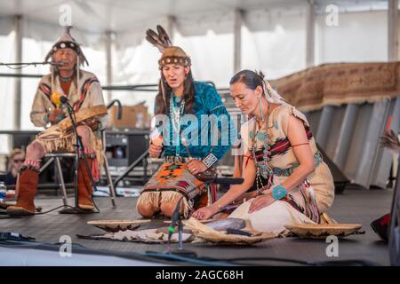 Jones Benally Familie Tänzerinnen am 2019 National Folk Festival, Salisbury, Maryland, USA Stockfoto