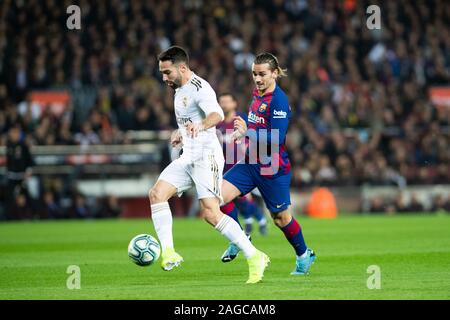 Camp Nou, Barcelona, Katalonien, Spanien. 18 Dez, 2019. Liga Fußball, Barcelona gegen Real Madrid; Griezmann von Barca Titel der Carvajal von Madrid - Redaktionelle Verwendung Credit: Aktion plus Sport/Alamy leben Nachrichten Stockfoto