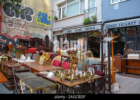 Istanbul, Türkei - 10. September 2019. Ein antiquitätengeschäft im Stadtteil Cihangir von Beyoglu, Istanbul Stockfoto