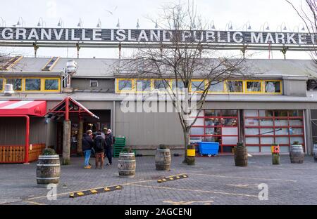 Außenansicht des Granville Island Public Market an einem übergiebelten Winternachmittag in Vancouver, British Columbia Stockfoto