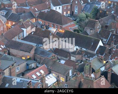 Nach dem Abschluss der Herausforderung von 275 Schritte auf dem Dach des York Minster, Sie sind mit einer Luftaufnahme der Stadt Dächer York belohnt. Stockfoto