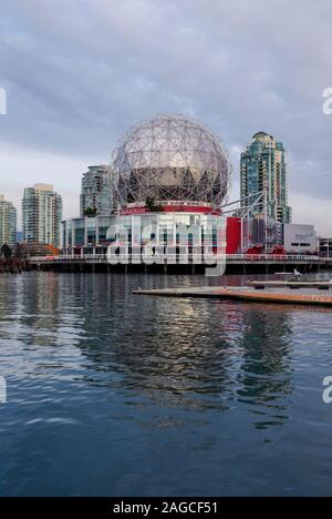 Äußere der Wissenschaft Welt bei TELUS Welt der Wissenschaft in der Innenstadt von Vancouver, British Columbia, Kanada Stockfoto