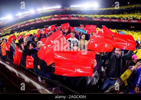 Barcelona, Spanien. 18 Dez, 2019. Die Demonstranten für die Freiheit für Katalonien in der Liga Match zwischen dem FC Barcelona und Real Madrid CF im Camp Nou Stadion in Barcelona, Spanien. Credit: Christian Bertrand/Alamy leben Nachrichten Stockfoto