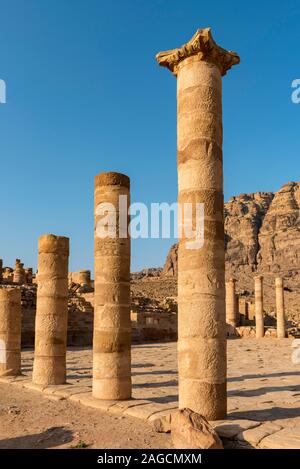 Spalten des Großen Tempels von Petra, Jordanien Stockfoto