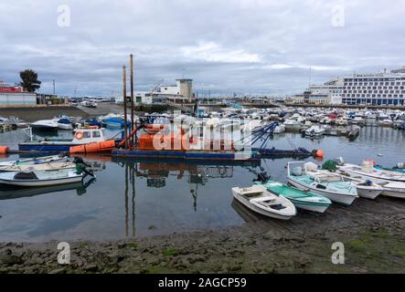 Loulé, Portugal. Ein Cava Dredger liegt im Hafen von Faro, Portugal Stockfoto