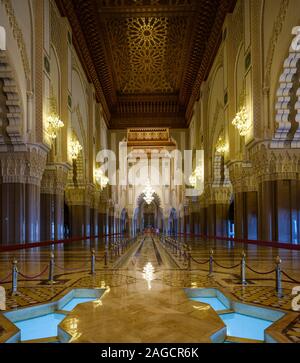 CASABLANCA, MAROKKO - ca. April 2018: Innenraum der Moschee Hassan II in Casablanca. Stockfoto