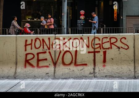 HongKong - November, 2019: Graffiti lesen "Hongkongers Revolte!", die im Rahmen der 2019 Hong Kong Proteste, Demonstrationen in Hongkong Stockfoto