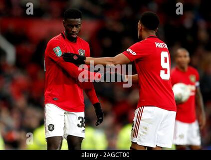 Von Manchester United Axel Tuanzebe (links) und von Manchester United Anthony Martial während der carabao Cup Viertelfinale Spiel im Old Trafford, Manchester. Stockfoto