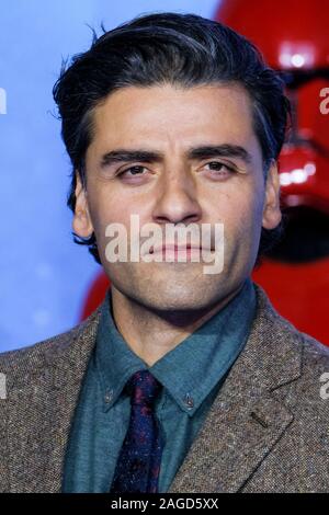 Cineworld Leicester Square, London, UK. 18. Dezember 2019. Oscar Isaac stellt auf europäischer Premier von Star Wars: Der Aufstieg von Skywalker. . Bild von Julie Edwards./Alamy leben Nachrichten Stockfoto