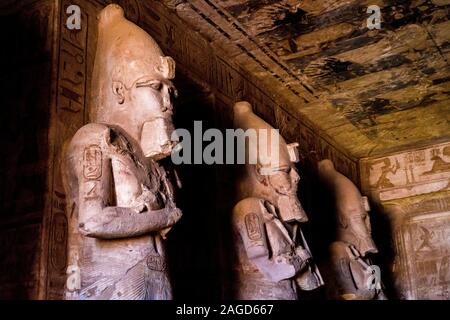 NOVEMBER 14, 2019 - Abu Simbel, ÄGYPTEN - Abu Simbel, Standort der beiden Tempel von den Ägyptischen König Ramses II. gebaut (regierte 1279 - 13 v. Chr.), jetzt in Aswān muḥāfaẓah (gouvernorat) entfernt, im südlichen Ägypten Stockfoto