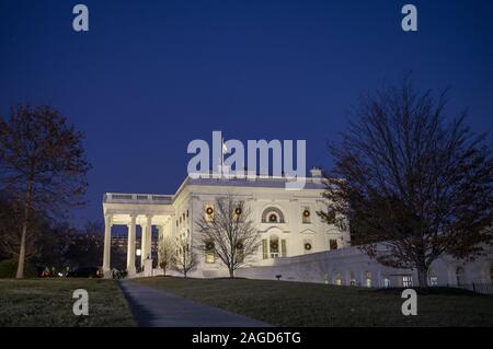 Washington, United States. 18 Dez, 2019. Das Weiße Haus in Washington, DC am Mittwoch, 18. Dezember 2019. Das Haus wird voraussichtlich am Artikel Amtsenthebungsverfahren gegen Präsident Donald Trump später heute abzustimmen. Foto von Tasos Katopodis/UPI Quelle: UPI/Alamy leben Nachrichten Stockfoto