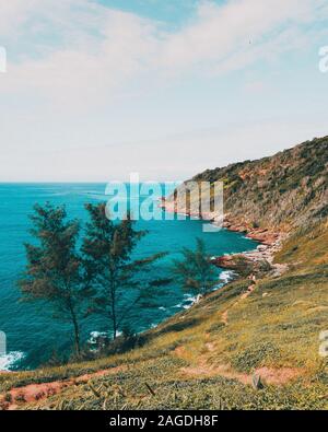 Schöne Landschaft mit Meer in Arraial do Cabo, Rio de Janeiro. Stockfoto
