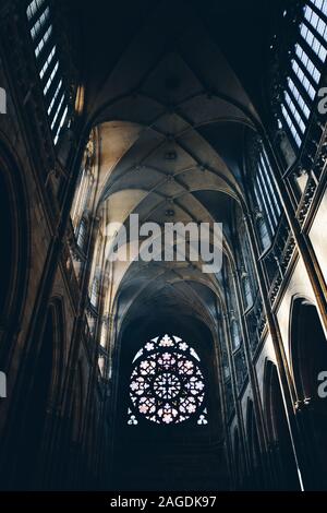 Licht, das in den Veitsdom eindringt Stockfoto