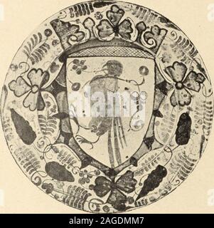 . Objets d'Art et de haute curiosité de l'Antiquité, du Moyen Age et de la Renaissance. j^^^^^^^^^^^^-, • ** "./-&gt; fe24 es m. V*N° 53. 60 - Cornet, même blies, Dekor à Reflets métalliques: feuillages. Haut., 27 Cent. 61 - Plat en faïence Hispano - Port-vendres, xvi^ siècle; Einrichtung en bleu avec Reflets métalliques, Motiv rayonnant et Inschrift stylisée. Revers orné. Durchm., 46 Cent. 62 - Petite coupé en faïence Hispano - Port-vendres, xvi * siècle à Reflets métal - irréguliers liques, Motive. - 14 - 63 - Bassin en faïence Hispano - Port-vendres, xv "siècle; Einrichtung bleu avec Reflets métalliques, Motive irréguli Stockfoto