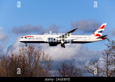 Dez 14, 2019 San Jose/CA/USA - British Airways Flugzeug Norman Y. Mineta San Jose International Airport und die Vorbereitung für die Landung afte Stockfoto