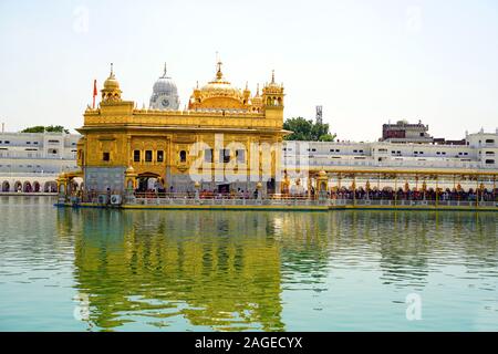 Amritser, Punjab/Indien - 30. Mai 2019: Die harmandar Sahib auch als Darbar Sahib genannt, ist eine Gurdwara in der Stadt Amritsar, Punjab, Indien. Stockfoto