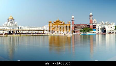 Amritser, Punjab/Indien - 30. Mai 2019: Die harmandar Sahib auch als Darbar Sahib genannt, ist eine Gurdwara in der Stadt Amritsar, Punjab, Indien. Stockfoto