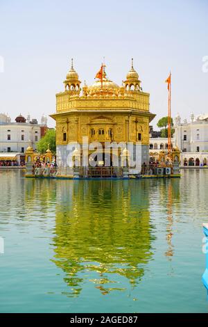 Amritser, Punjab/Indien - 30. Mai 2019: Die harmandar Sahib auch als Darbar Sahib genannt, ist eine Gurdwara in der Stadt Amritsar, Punjab, Indien. Stockfoto