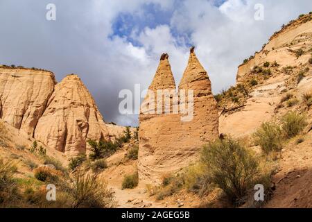 Kasha Katuwe Tent Rocks National Monument in New Mexico, USA, ist berühmt für seine malerische konisch geformte Formationen, die aus Bims, Stockfoto