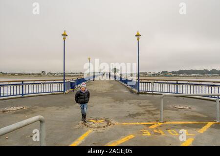 CHRISTCHURCH, NEUSEELAND - 11.Juni 2018: Christchurch, Neuseeland, 16. Juni 2018. Die Christchurch Pier in New Brighton an einem grauen trüben Wintertag Stockfoto