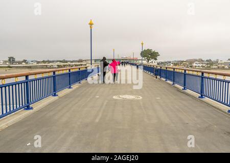 CHRISTCHURCH, NEUSEELAND - 11.Juni 2018: Christchurch, Neuseeland, 16. Juni 2018. Die Christchurch Pier in New Brighton an einem grauen trüben Wintertag Stockfoto