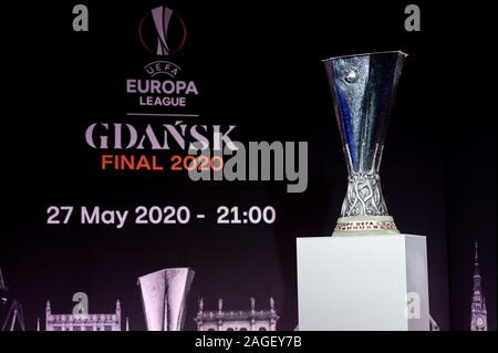 Danzig, Polen. 18 Dez, 2019. UEFA Europa League Trophy. Die 2020 UEFA Europa League Finale im Finale der UEFA Europa League 2019-20, die 49. Saison der Europäischen sekundären Verein Fußball-Turnier von der UEFA organisiert werden, und die 11. Saison seit es war von den UEFA-Pokal der UEFA Europa League umbenannt. Es wird im Stadion Energa Danzig in Danzig, Polen am 27. Mai 2020 gespielt werden. Credit: SOPA Images Limited/Alamy leben Nachrichten Stockfoto