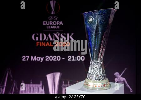 Danzig, Polen. 18 Dez, 2019. UEFA Europa League Trophy. Die 2020 UEFA Europa League Finale im Finale der UEFA Europa League 2019-20, die 49. Saison der Europäischen sekundären Verein Fußball-Turnier von der UEFA organisiert werden, und die 11. Saison seit es war von den UEFA-Pokal der UEFA Europa League umbenannt. Es wird im Stadion Energa Danzig in Danzig, Polen am 27. Mai 2020 gespielt werden. Credit: SOPA Images Limited/Alamy leben Nachrichten Stockfoto