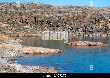 Kajak in Scoresby Sund, der weltweit größten Fjord Stockfoto