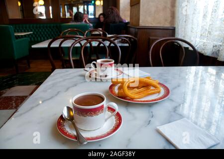 Schokolade mit Churros. Madrid, Spanien. Stockfoto